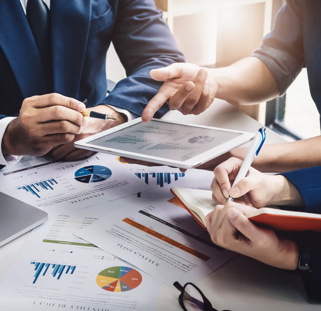 Co-Pilot showing instructions on a tablet to a Pilot